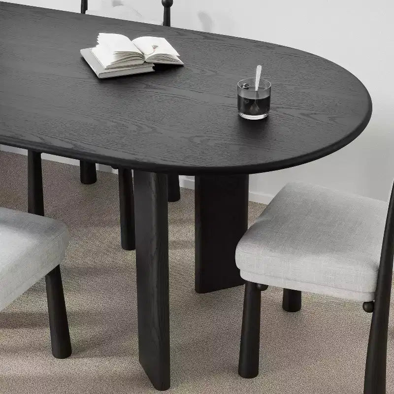 Table de salle à manger ovale incurvée de 79 po pour 6 à 8 personnes, table de cuisine moderne en bois massif avec plateau épaissi et base robuste pour salon ou cuisine, noire