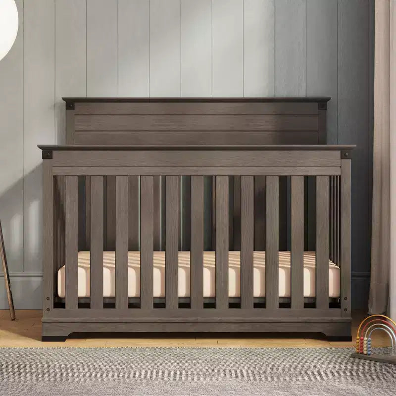 Ensemble de chambre de bébé Redmond avec lit à panneaux, commode et chiffonnier, 3 pièces, comprend un lit de bébé convertible 4-en-1, une commode et un chiffonnier